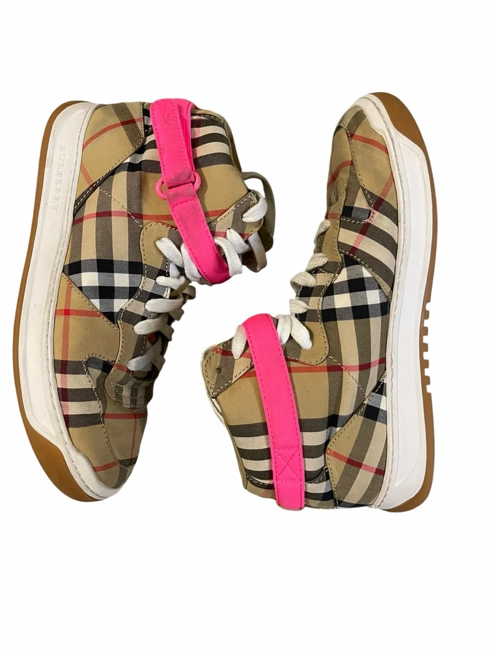 Burberry shoes lace
